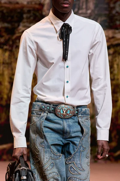 Look 13
